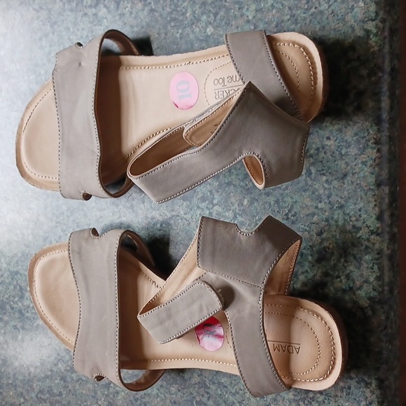 Sandals 10 TomTucker by Me Too - Picture 1 of 8